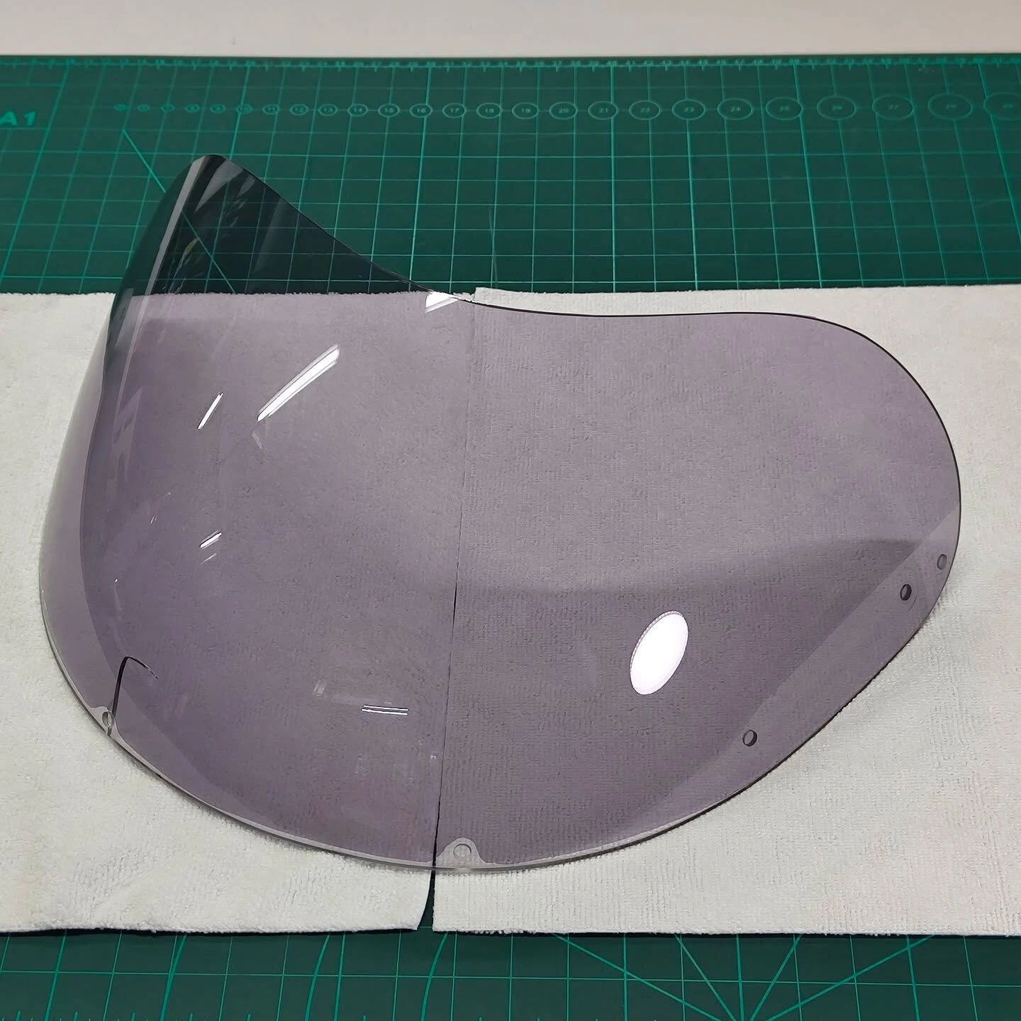 Harley-Davidson用カウルのスクリーンにスモークPPFを施行